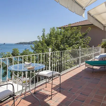 Holiday home Holiday Fiorita